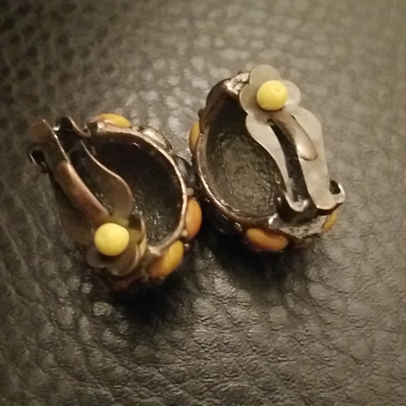 VTG clip on earrings - Picture 5 of 6